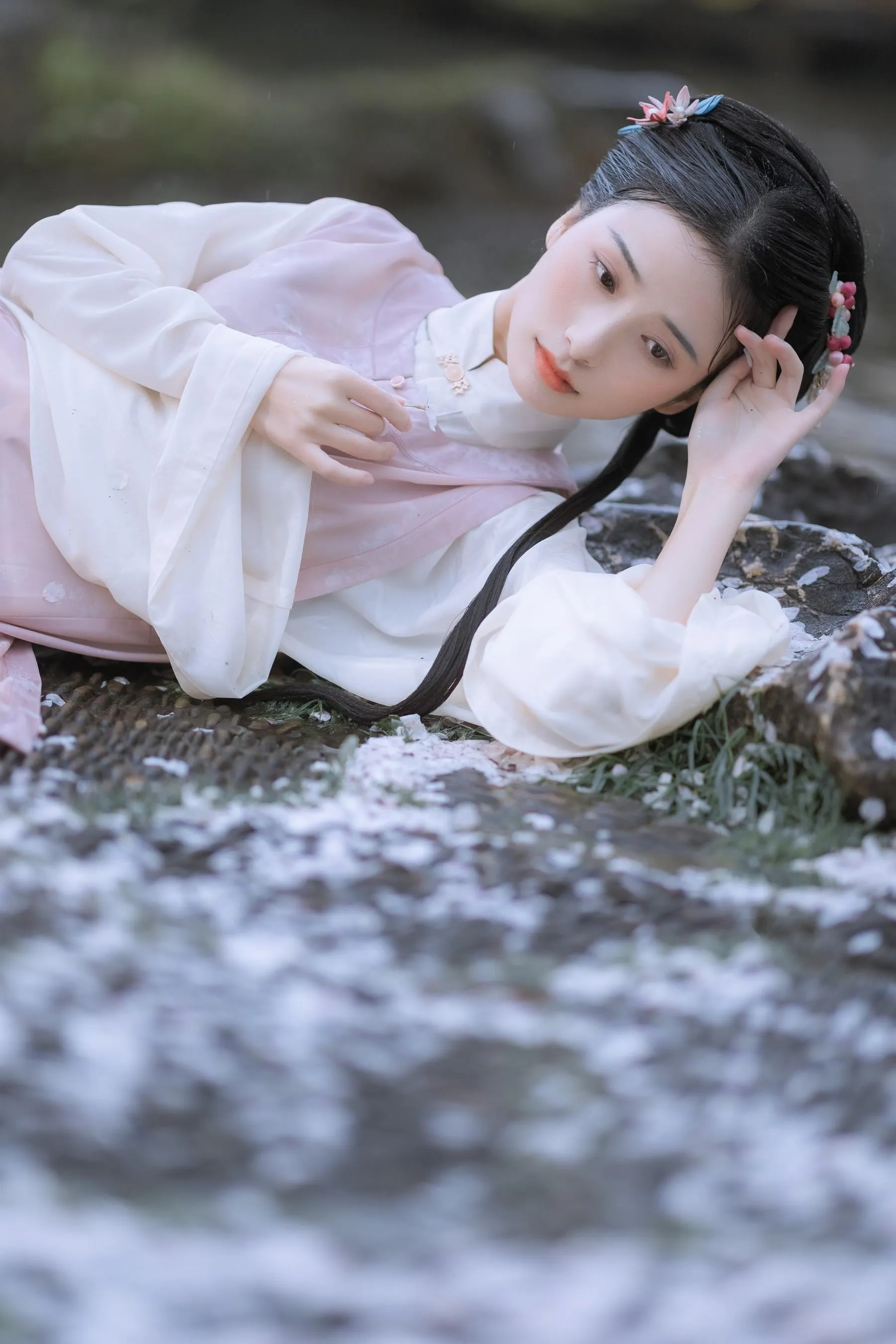 [艺图语] 2022.05.25 雨樱花 眸小妖 [46P]插图3
